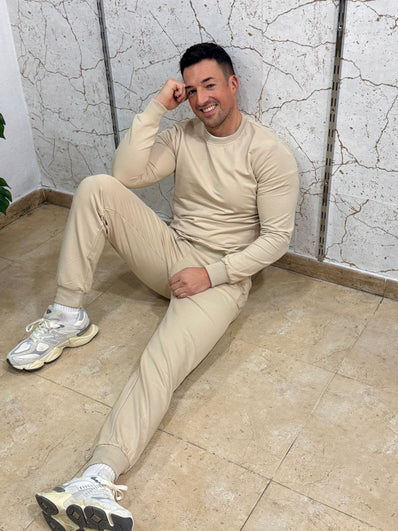 Conjunto deportivo beige