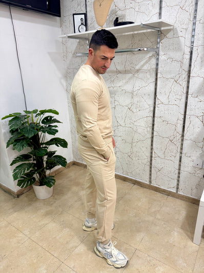 Conjunto deportivo beige