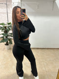 Conjunto deportivo negro