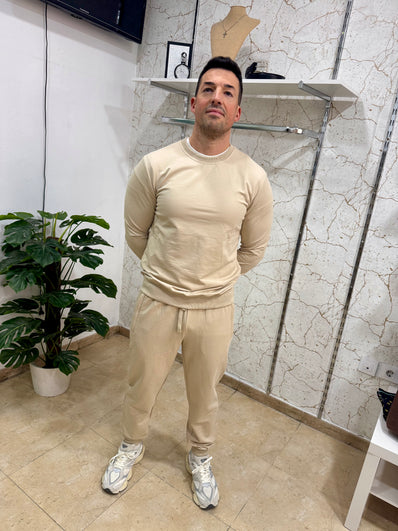 Conjunto deportivo beige