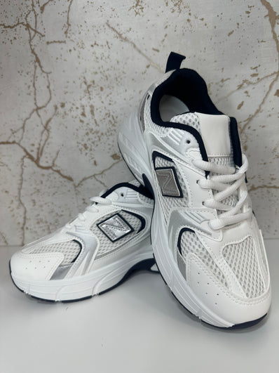 Deportiva N azul marino