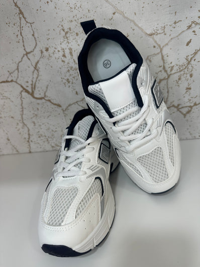 Deportiva N azul marino